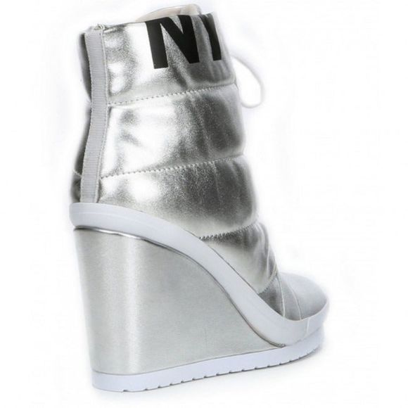 dkny silver sliders